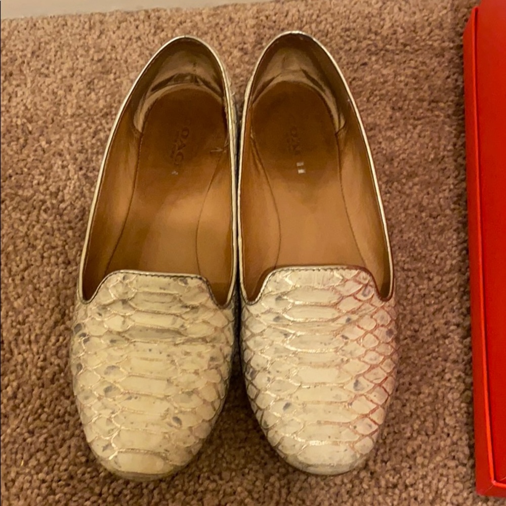 Coach catrin foil tipped snake flat size 5